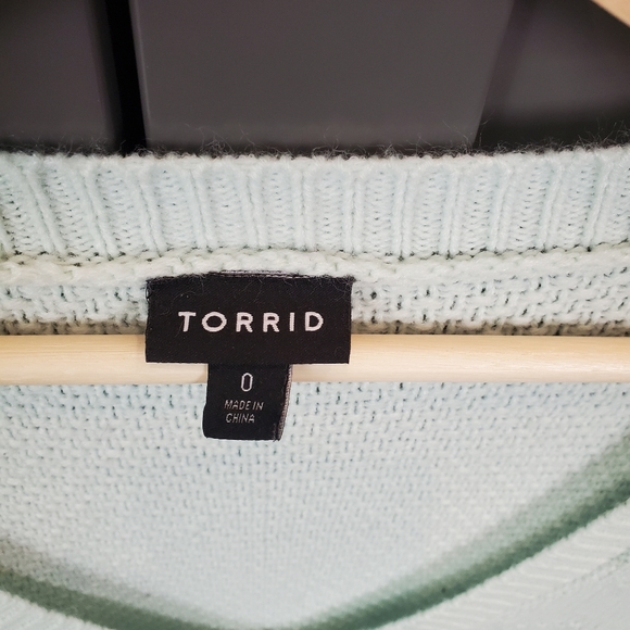 Torrid size 0 mint crop v neck sweater - Picture 3 of 4